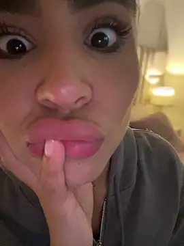 HaileyBaldwin online show from 02-27-25, 05:29