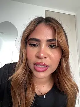 HaileyBaldwin online show from 11-21-25, 09:47