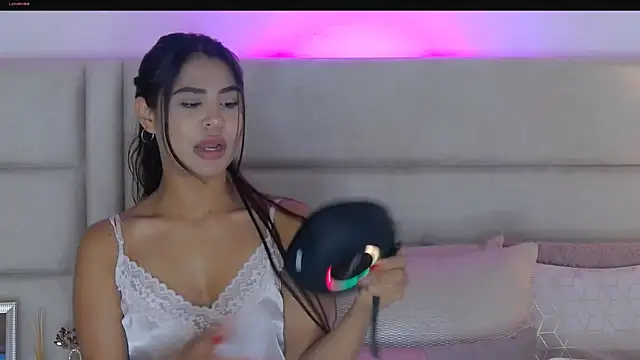 HaileyBaldwin online show from 01-18-25, 02:14