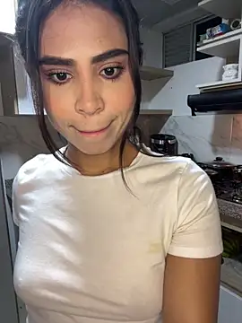 HaileyBaldwin online show from 01-31-25, 02:26