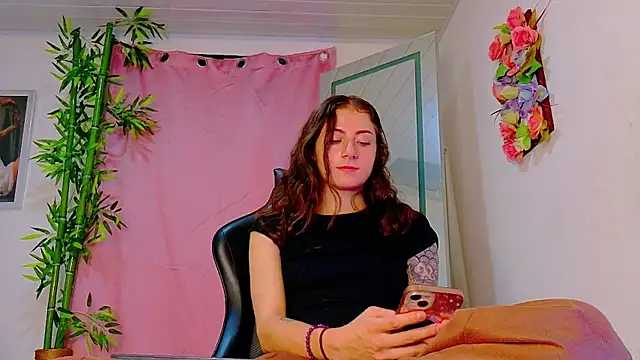 scarlet-jonesx online show from 06-05-26, 12:04