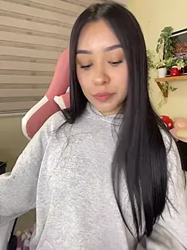 Starliee   online show from 04-15-26, 12:38