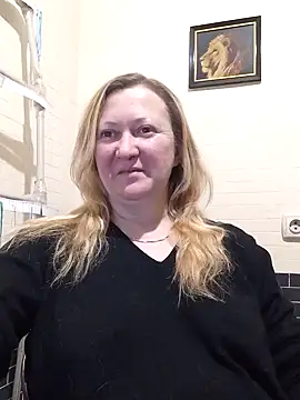 Snapshot of blondyaguar chatting on 11-14-25, 06:33 blondyaguar online show from 11-14-25, 06:33