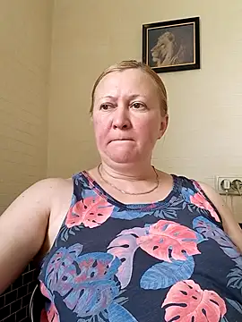 Snapshot of blondyaguar chatting on 07-17-26, 08:22 blondyaguar online show from 07-17-26, 08:22