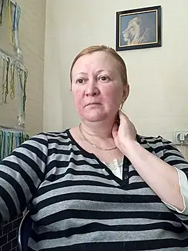 Snapshot of blondyaguar chatting on 02-26-26, 03:45 blondyaguar online show from 02-26-26, 03:45