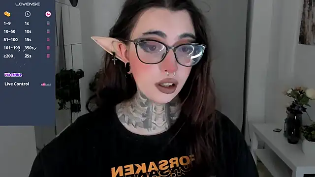 Dixi Pixi  online show from 10-18-25, 05:42