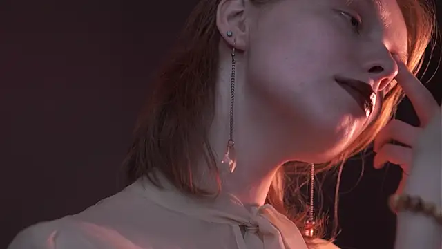 ginger hugs online show from 10-27-25, 10:11