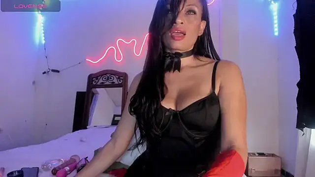 Snapshot of latinaStepmom chatting on 07-17-26, 10:07 latinaStepmom online show from 07-17-26, 10:07