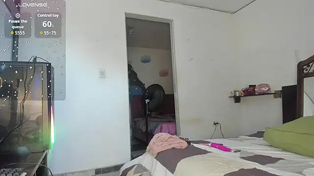 latinaStepmom online show from 10-12-25, 02:07