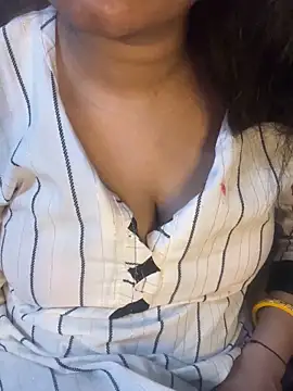 Snapshot of Spicy_sari_girl chatting on 03-07-26, 05:47 Spicy sari girl online show from 03-07-26, 05:47