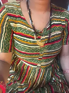 Snapshot of Spicy_sari_girl chatting on 12-17-25, 03:39 Spicy sari girl online show from 12-17-25, 03:39