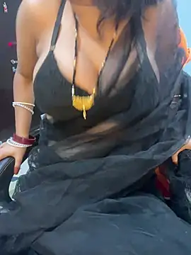 Snapshot of Spicy_sari_girl chatting on 03-17-25, 12:35 Spicy sari girl online show from 03-17-25, 12:35