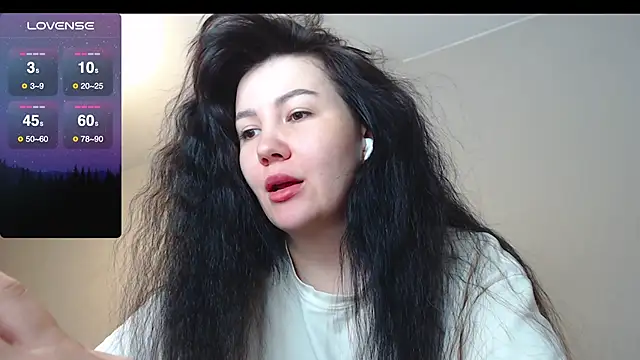 Snapshot of AlexaCruze chatting on 10-14-25, 06:52 AlexaCruze online show from 10-14-25, 06:52