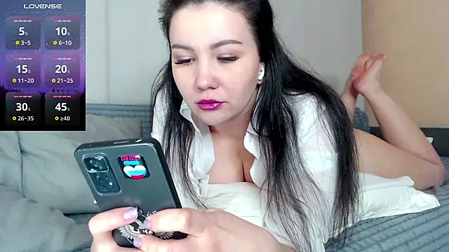 Snapshot of AlexaCruze chatting on 12-06-24, 07:06 AlexaCruze online show from 12-06-24, 07:06