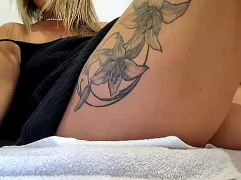 Snapshot of sweethotmilf888 chatting on 09-19-25, 12:09 sweethotmilf888 online show from 09-19-25, 12:09