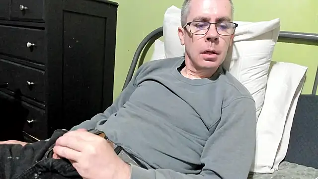 ImportantEquator0 online show from 09-21-25, 02:44