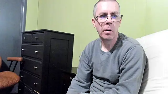 ImportantEquator0 online show from 10-15-25, 03:42