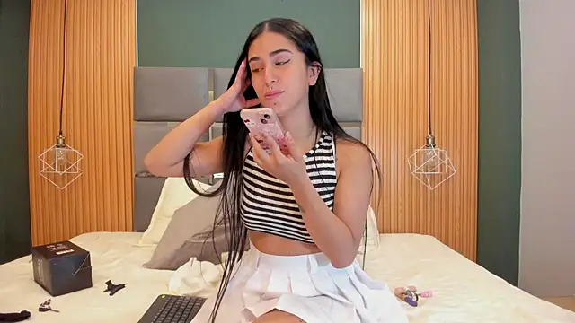 Snapshot of isabella_cooper9 chatting on 07-31-26, 02:15 isabella cooper9 online show from 07-31-26, 02:15