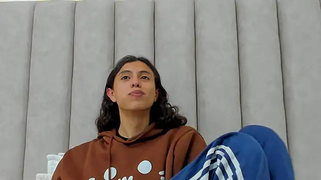 FreyaMoller online show from 10-27-25, 07:15