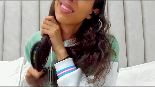 FreyaMoller online show from 12-18-25, 01:59