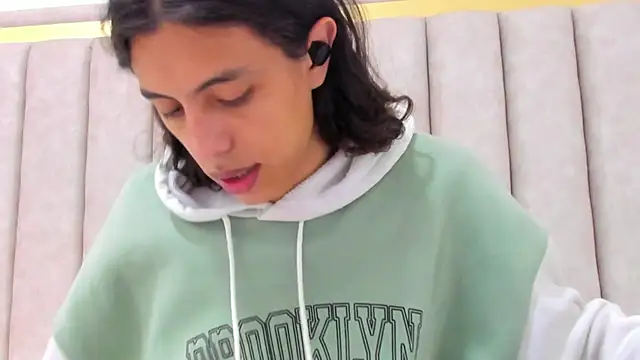 FreyaMoller online show from 03-31-26, 07:16