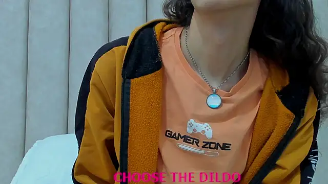 FreyaMoller online show from 10-31-25, 07:54