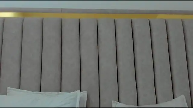 FreyaMoller online show from 12-04-25, 01:21