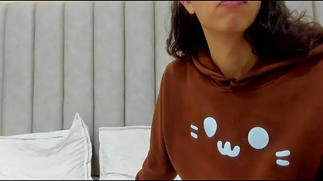 FreyaMoller online show from 12-20-25, 02:42