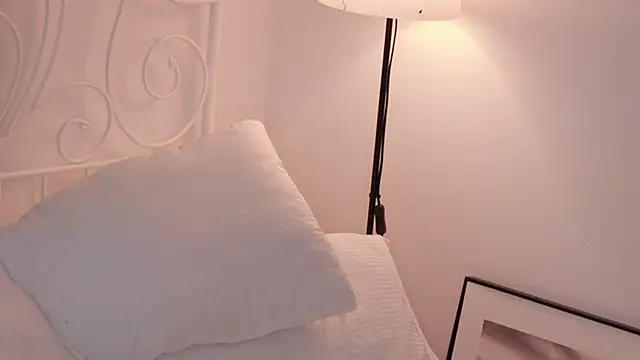 Snapshot of Adia_ chatting on 02-20-25, 04:18 Adia online show from 02-20-25, 04:18