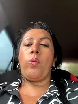 Milk chloe online show from 10-22-25, 06:18