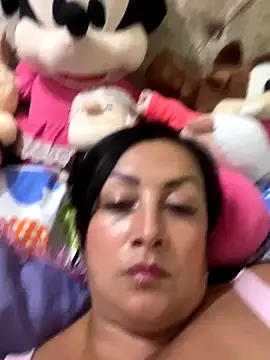 Milk chloe online show from 11-20-25, 07:25