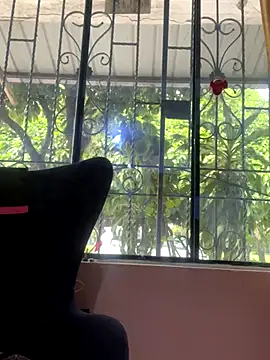 Milk chloe online show from 11-18-25, 06:22