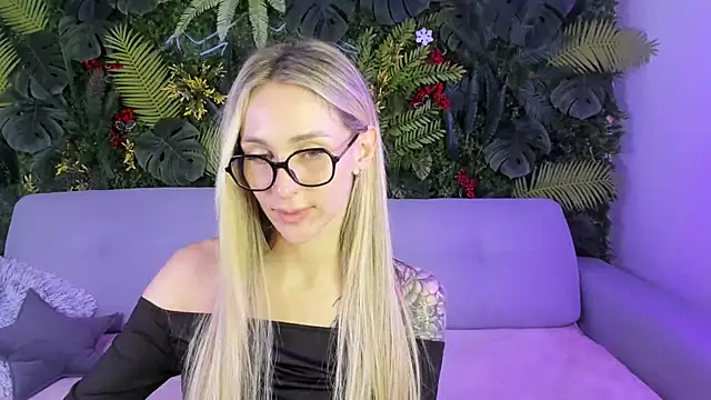 Snapshot of Horny_Blond chatting on 10-07-25, 08:04 Horny Blond online show from 10-07-25, 08:04