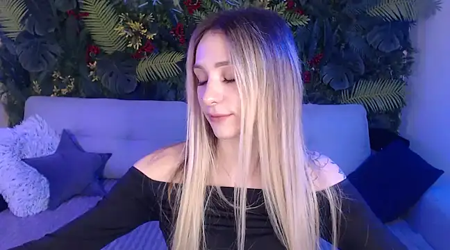 Snapshot of Horny_Blond chatting on 12-24-24, 09:06 Horny Blond online show from 12-24-24, 09:06