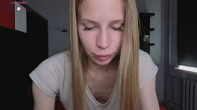 Snapshot of Elis_Fox chatting on 06-22-26, 08:11 Elis Fox online show from 06-22-26, 08:11