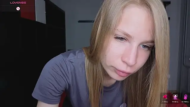 Snapshot of Elis_Fox chatting on 06-16-26, 08:03 Elis Fox online show from 06-16-26, 08:03