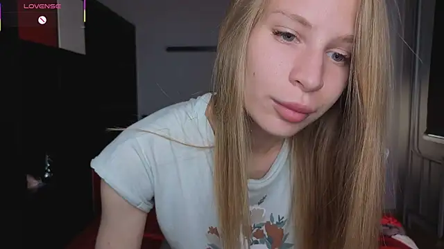 Snapshot of Elis_Fox chatting on 06-30-26, 08:03 Elis Fox online show from 06-30-26, 08:03