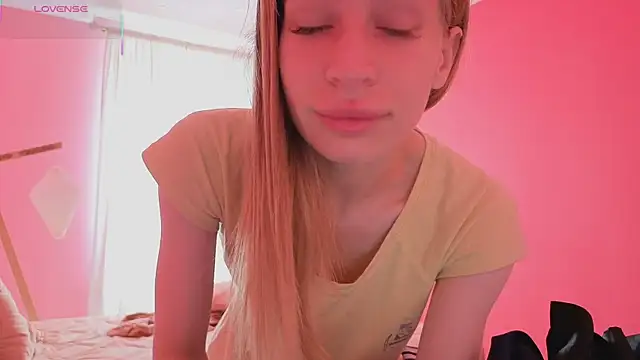 Snapshot of Elis_Fox chatting on 07-16-26, 06:10 Elis Fox online show from 07-16-26, 06:10