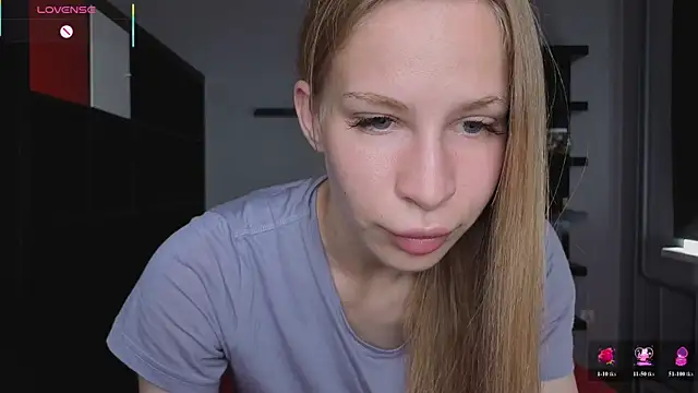 Snapshot of Elis_Fox chatting on 06-19-26, 08:09 Elis Fox online show from 06-19-26, 08:09