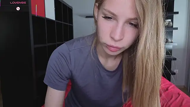 Snapshot of Elis_Fox chatting on 06-08-26, 08:04 Elis Fox online show from 06-08-26, 08:04