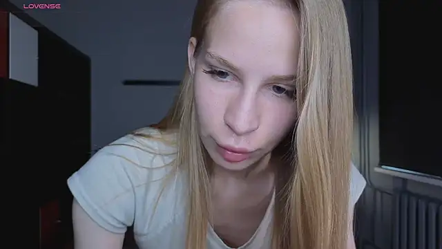 Snapshot of Elis_Fox chatting on 06-23-26, 09:18 Elis Fox online show from 06-23-26, 09:18