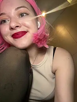 Snapshot of Times__Square chatting on 02-26-25, 08:39 Times Square online show from 02-26-25, 08:39