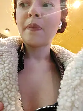 Snapshot of Times__Square chatting on 03-17-25, 04:08 Times Square online show from 03-17-25, 04:08