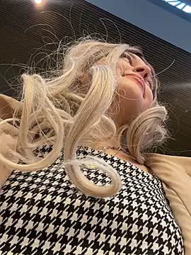 Snapshot of Times__Square chatting on 01-15-25, 09:13 Times Square online show from 01-15-25, 09:13