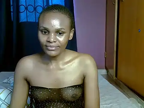 Snapshot of Queen_petite_ chatting on 04-03-26, 05:03 Queen petite online show from 04-03-26, 05:03