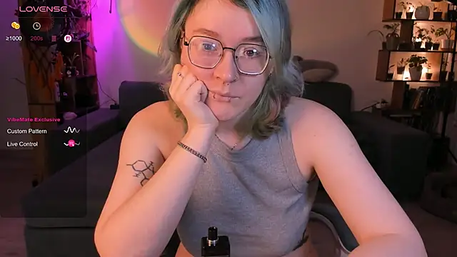 alisahug online show from 10-12-25, 03:46