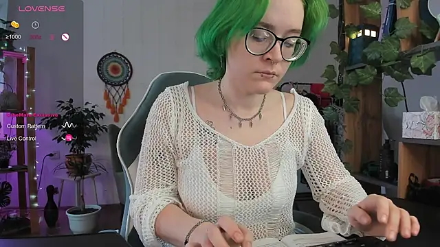 alisahug online show from 02-28-25, 04:32