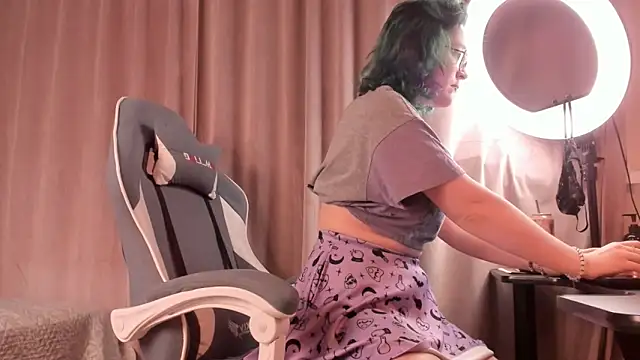 alisahug online show from 11-15-25, 01:15