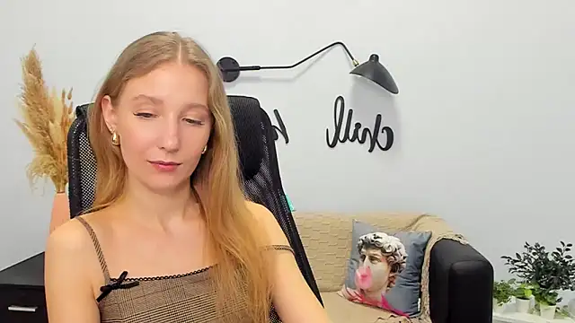 LolaWilsons online show from 03-05-25, 02:34