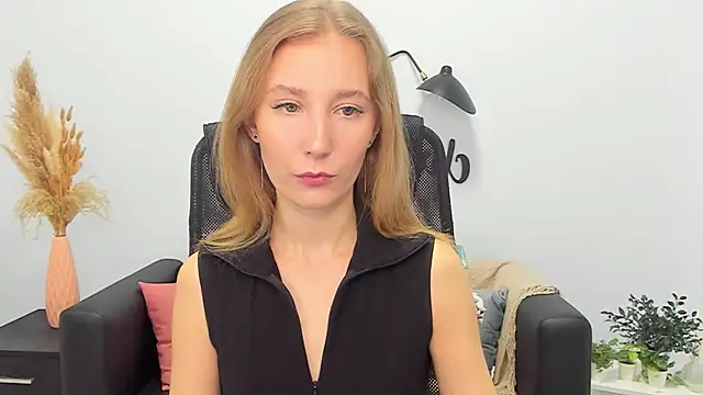 LolaWilsons online show from 02-26-25, 06:19